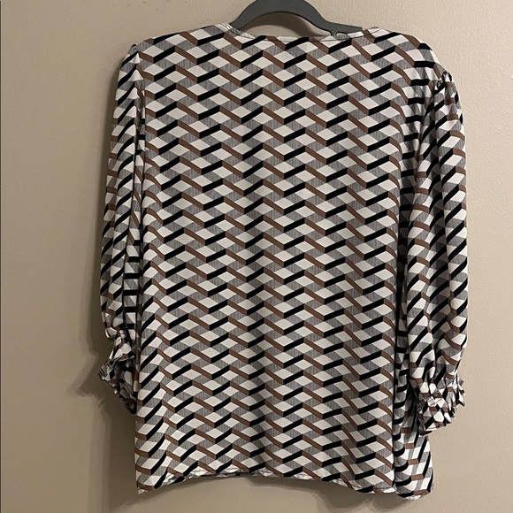 Geometric Patterned Blouse - Picture 6 of 7